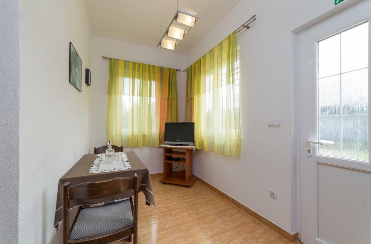 Apartments Jakovcev Betina  Exterior foto